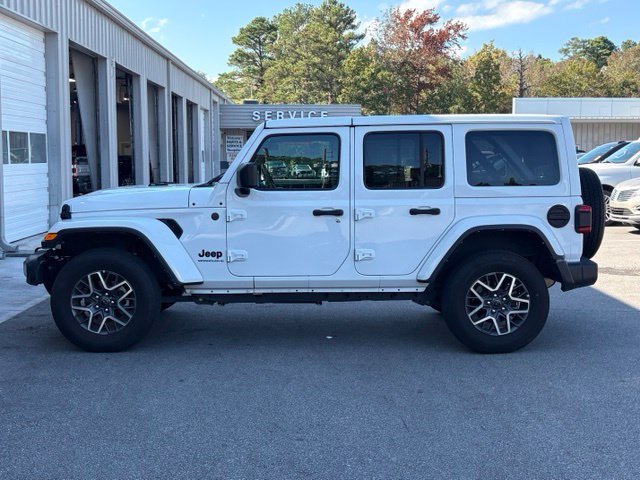Used 2025 Jeep Wrangler Unlimited Sahara AWD/4WD image 2