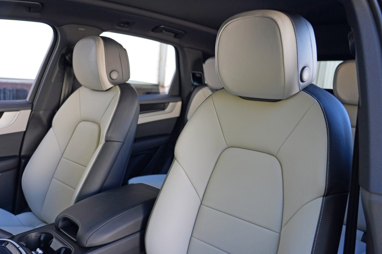 Used 2026 Porsche Cayenne AWD/4WD image 41