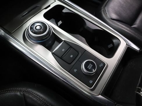 Certified 2020 Ford Explorer XLT w/ Equipment Group 202A image 34