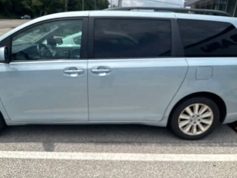 Used 2016 Toyota Sienna LE AWD/4WD image 17
