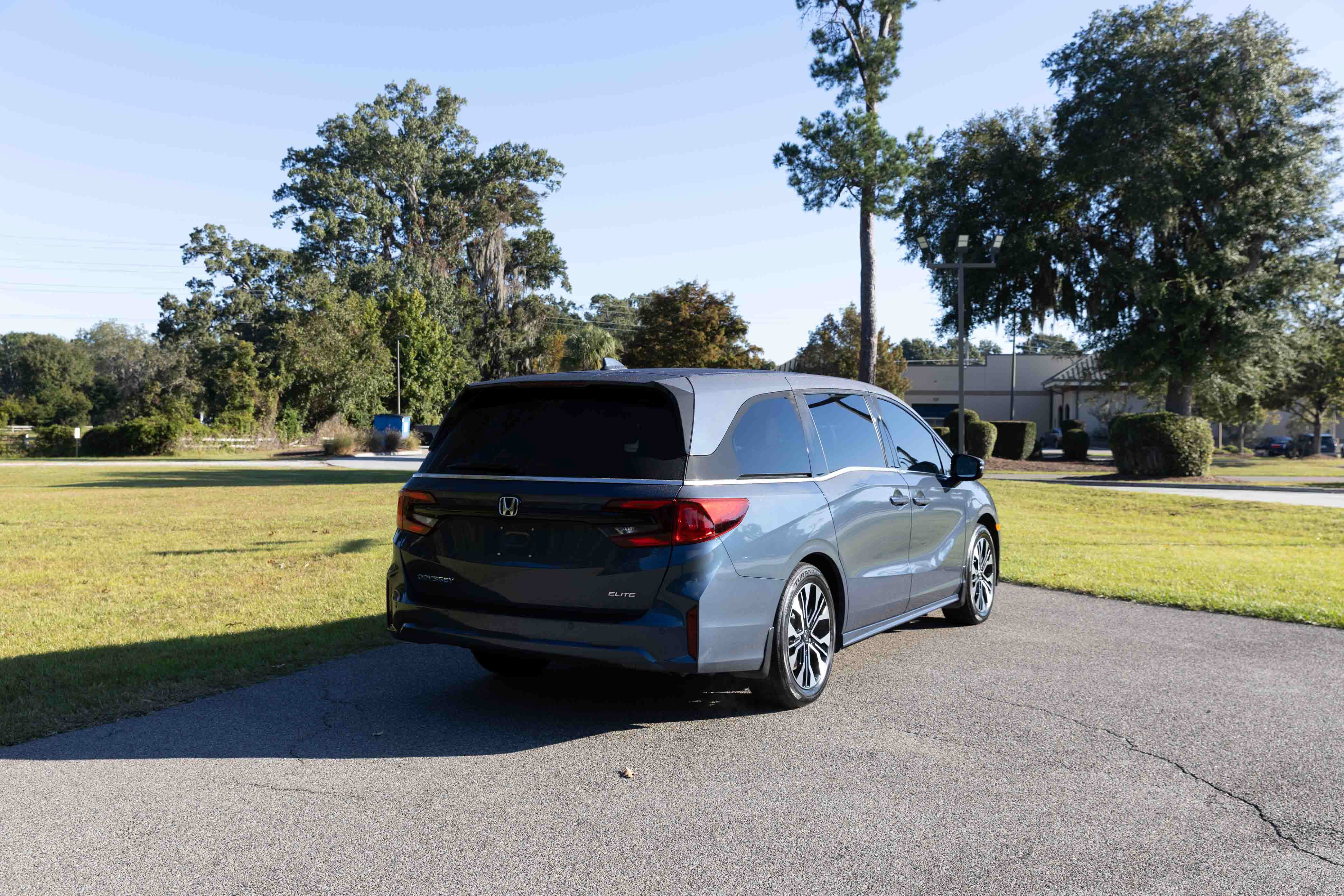 Used 2025 Honda Odyssey Elite image 4