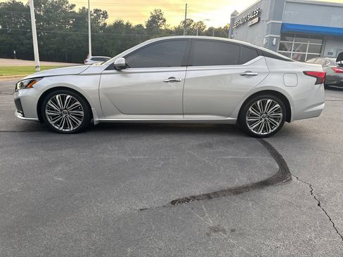 Used 2023 Nissan Altima 2.5 SL FWD image 4