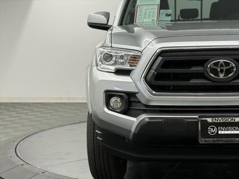 Certified 2022 Toyota Tacoma SR5 image 4