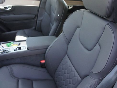 New 2026 Volvo XC90 B6 Plus w/ Protection Package Premier image 19