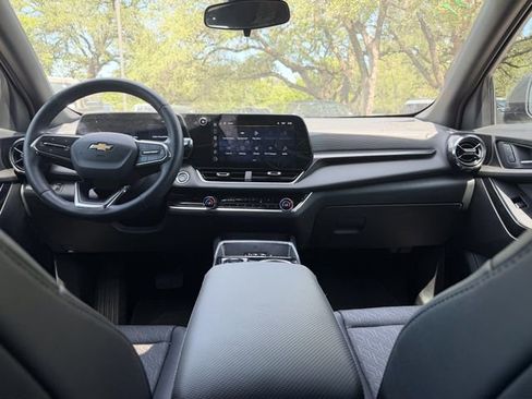 Used 2026 Chevrolet Equinox LT w/ Convenience Package II FWD image 16