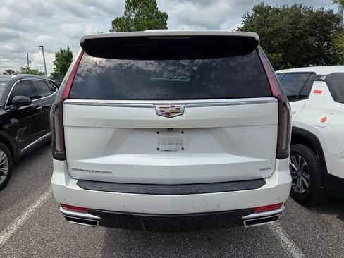 Used 2022 Cadillac Escalade Luxury AWD/4WD image 4