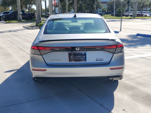 Used 2023 Honda Accord Sport image 9