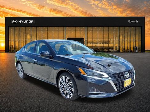 Used 2023 Nissan Altima 2.5 SL AWD/4WD image 3