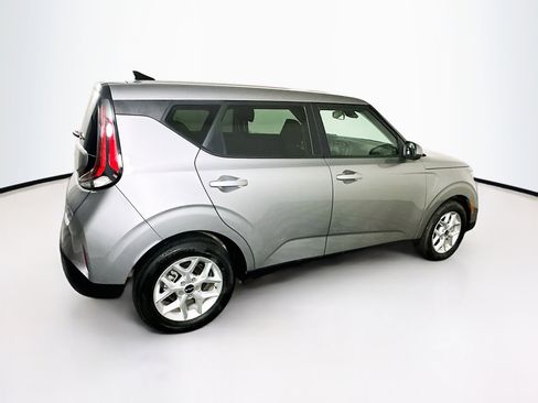 Used 2025 Kia Soul LX w/ LX Technology Package FWD image 10