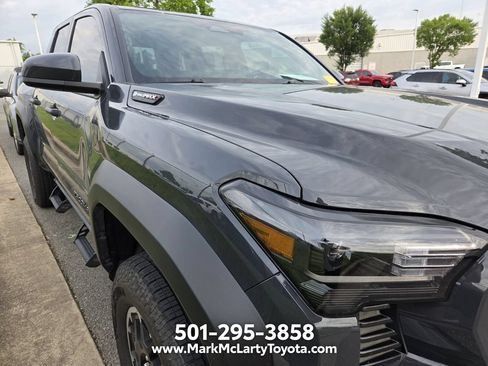 Used 2025 Toyota Tacoma TRD Off-Road AWD/4WD image 4