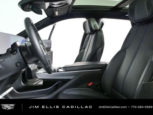 Used 2024 Cadillac Lyriq Luxury AWD/4WD image 7