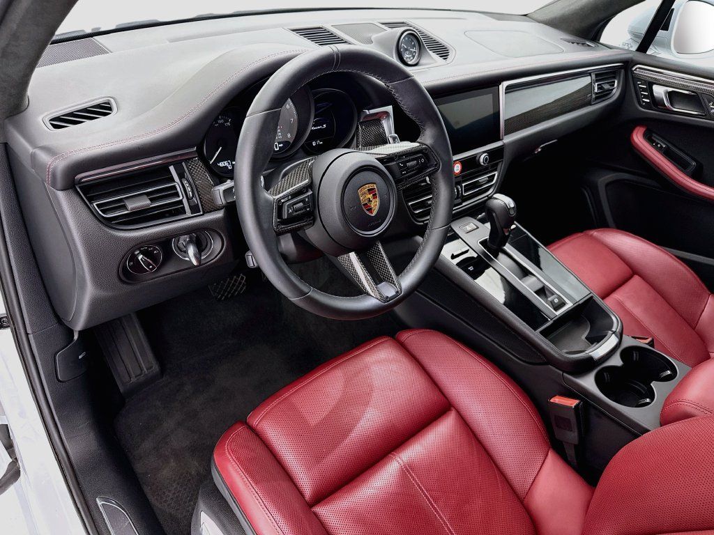 Certified 2022 Porsche Macan S AWD/4WD image 4