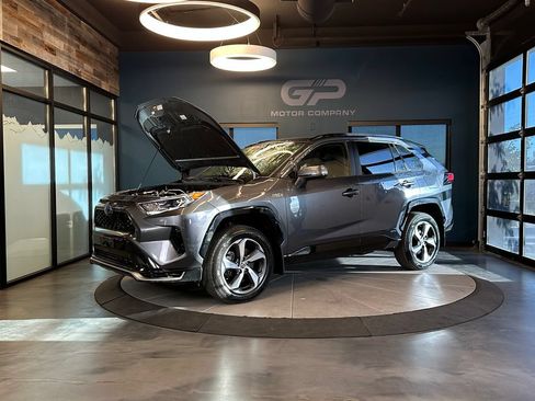 Used 2021 Toyota RAV4 SE w/ Weather & Moonroof Package AWD/4WD image 23