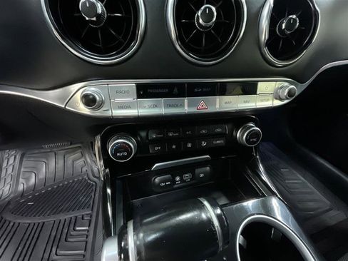 Used 2018 Kia Stinger Premium RWD image 16
