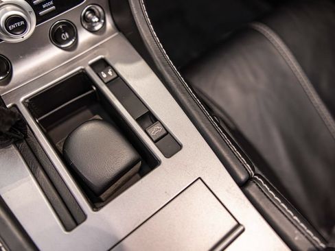 Used 2010 Aston Martin V8 Vantage Roadster RWD image 30
