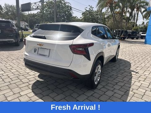 Used 2025 Chevrolet Trax LS FWD image 37