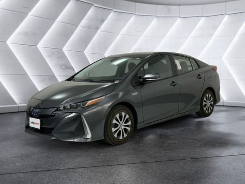 Used 2020 Toyota Prius Prime XLE FWD image 3