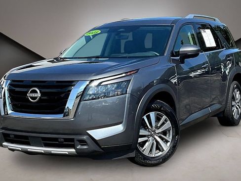 Certified 2025 Nissan Pathfinder SL AWD/4WD image 3