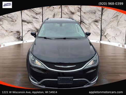 Used 2018 Chrysler Pacifica Touring-L Plus FWD image 8