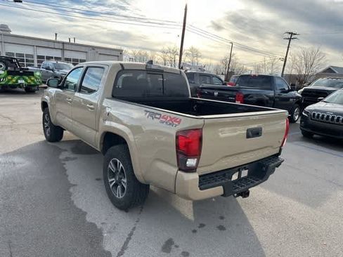 Used 2019 Toyota Tacoma TRD Sport image 15