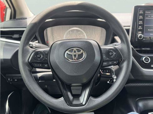 Used 2021 Toyota Corolla LE FWD image 32