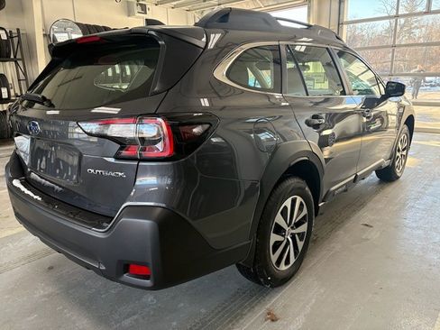 Used 2025 Subaru Outback image 3