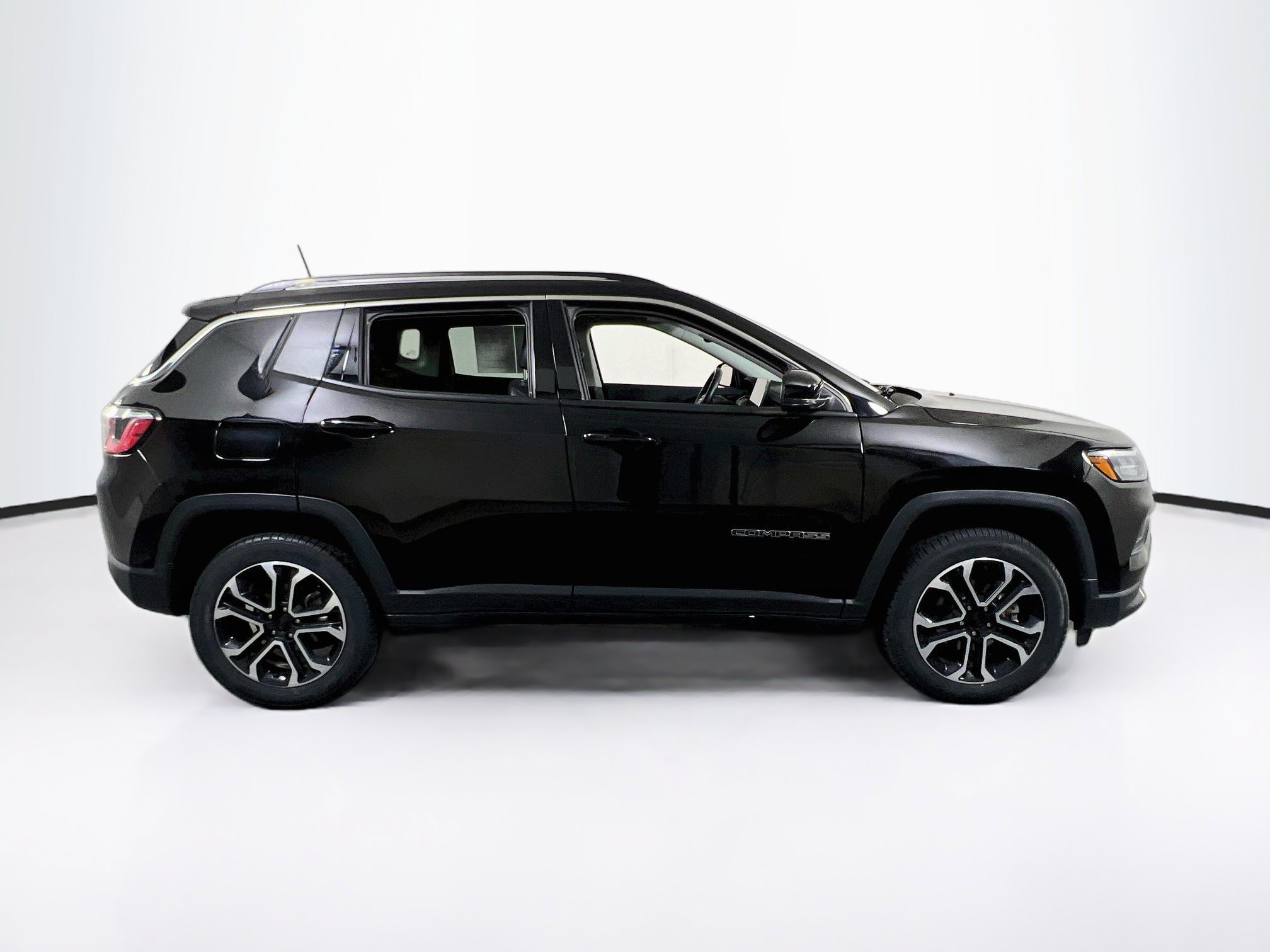Used 2022 Jeep Compass Limited w/ Sun and Sound Group AWD/4WD image 4