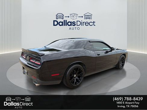 Used 2018 Dodge Challenger SXT RWD image 6