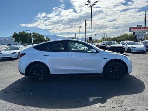 Used 2023 Tesla Model Y AWD image 8