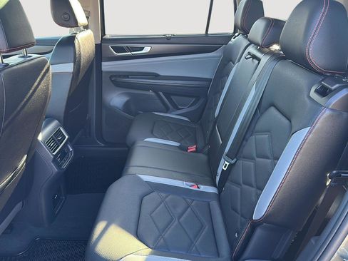 Certified 2025 Volkswagen Atlas Peak Edition SE AWD/4WD image 14