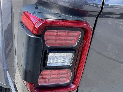 Used 2021 Jeep Gladiator Overland image 32