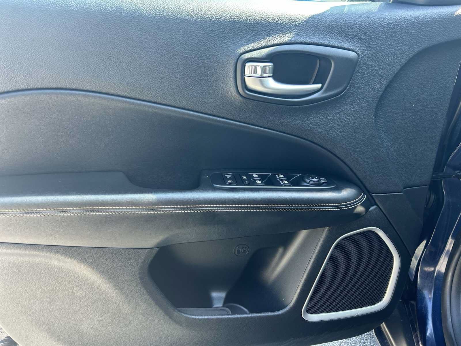 Used 2019 Jeep Compass Latitude w/ Popular Equipment Group AWD/4WD image 12