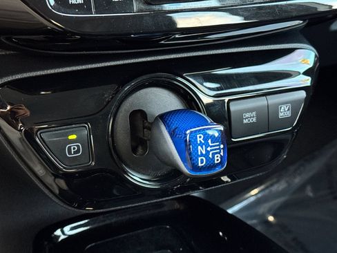 Used 2021 Toyota Prius XLE AWD/4WD image 21