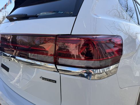 Used 2024 Volkswagen Atlas SE AWD/4WD image 18