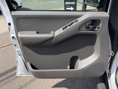 Used 2005 Nissan Frontier SE w/ (P01) Power Pkg AWD/4WD image 41