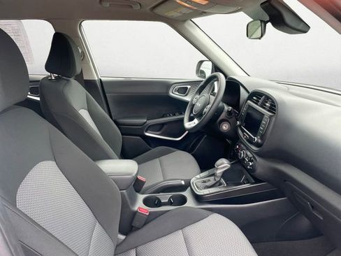 Used 2023 Kia Soul LX w/ LX Technology Package FWD image 15