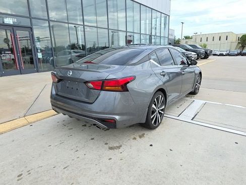 Used 2020 Nissan Altima 2.5 SR w/ Premium Package FWD image 4