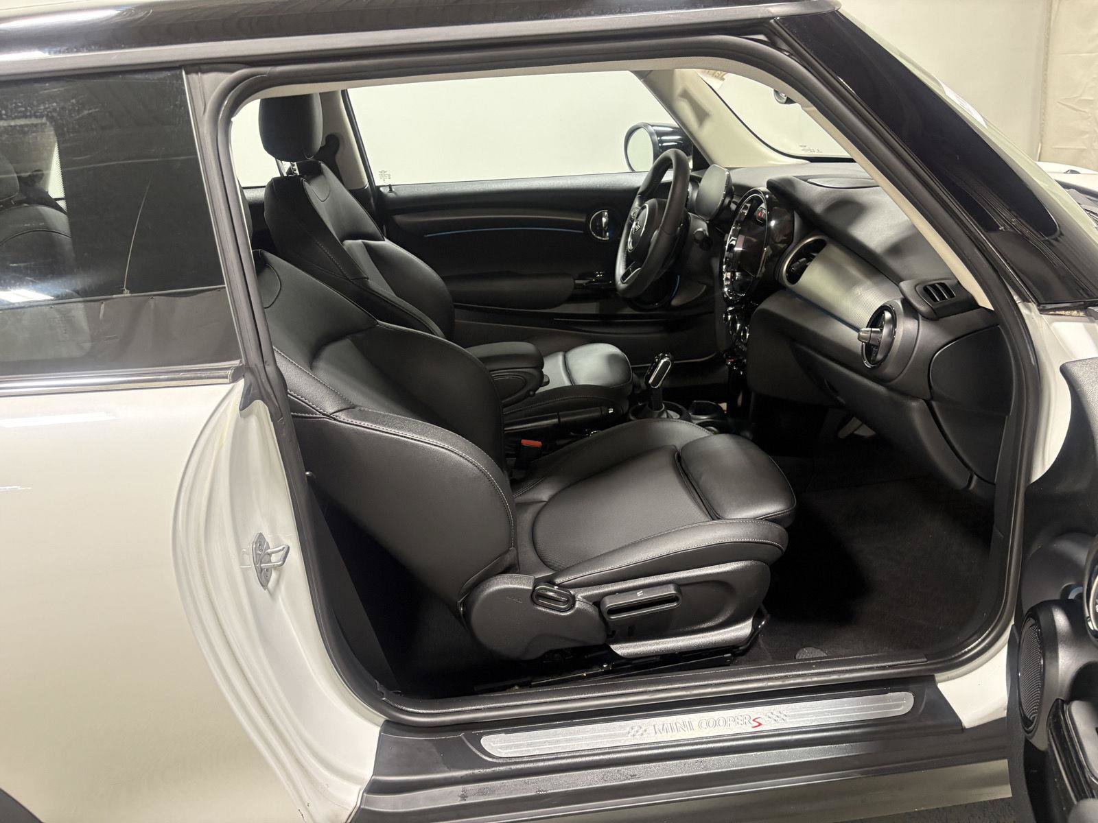 Used 2024 MINI Cooper S FWD image 8