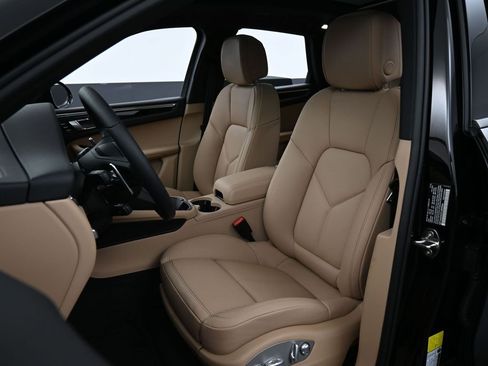 New 2026 Porsche Macan AWD/4WD image 5
