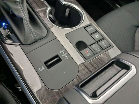 New 2026 Toyota Highlander Limited image 19