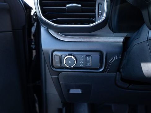 Used 2023 Ford Explorer Platinum w/ Technology Package image 17