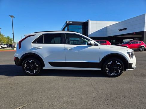Used 2023 Kia Niro Wind w/ Wind Preserve Package FWD image 7