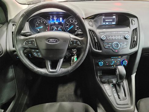 Used 2018 Ford Focus SE w/ Cold Weather Package FWD image 22