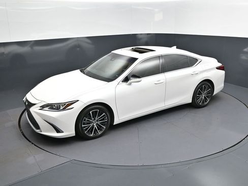 Certified 2024 Lexus ES 250 w/ Premium Package image 31