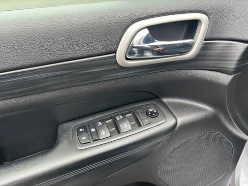 Used 2020 Jeep Grand Cherokee Altitude image 20