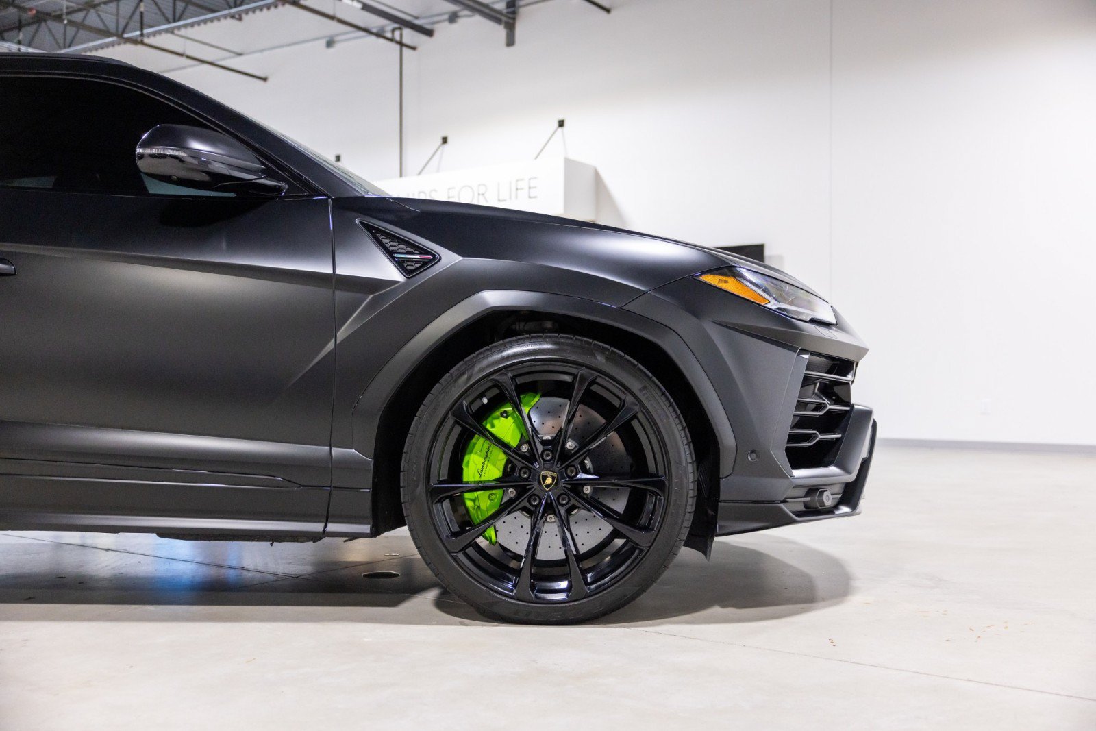 Used 2022 Lamborghini Urus AWD/4WD image 21