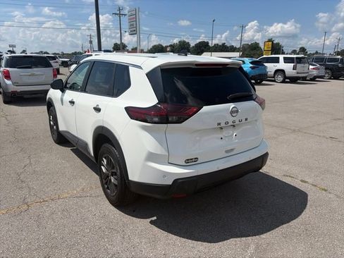 Used 2024 Nissan Rogue S FWD image 4