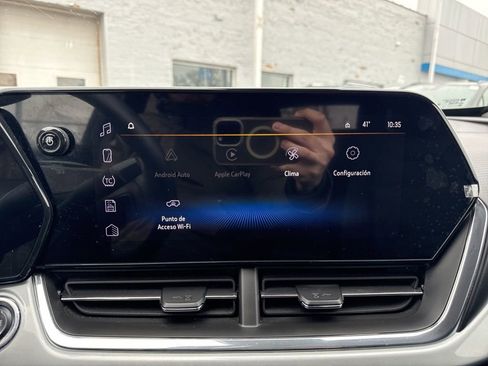 Used 2025 Chevrolet Trax LT w/ LT Convenience Package image 23