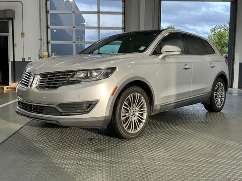 Used 2016 Lincoln MKX Reserve w/ Technology Package FWD image 2