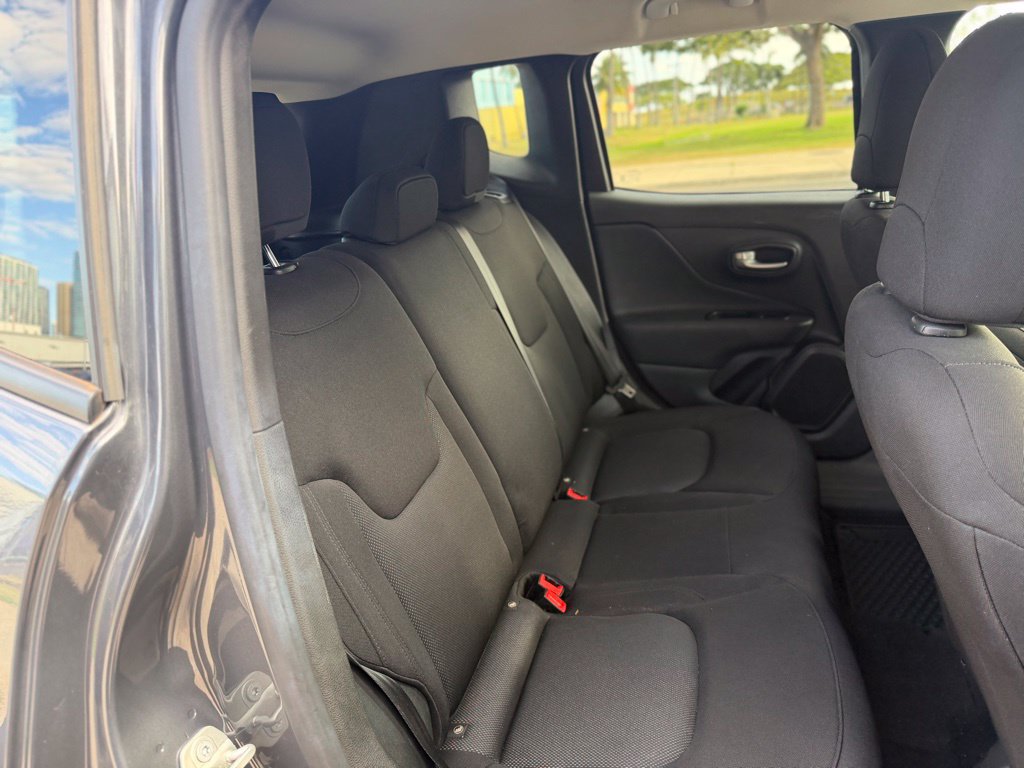 Used 2023 Jeep Renegade Latitude AWD/4WD image 17